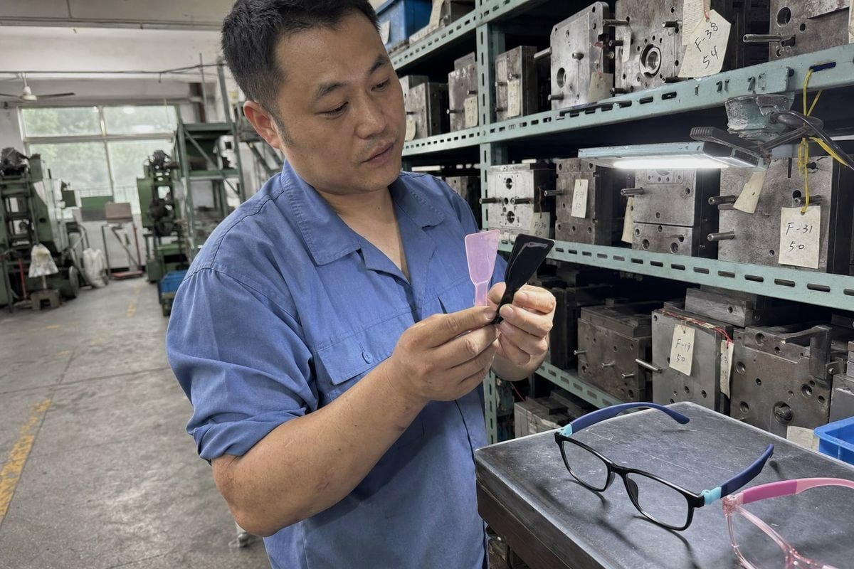 Tips to avoid delays from mold and color changes on repeat eyewear orders (ID#3)