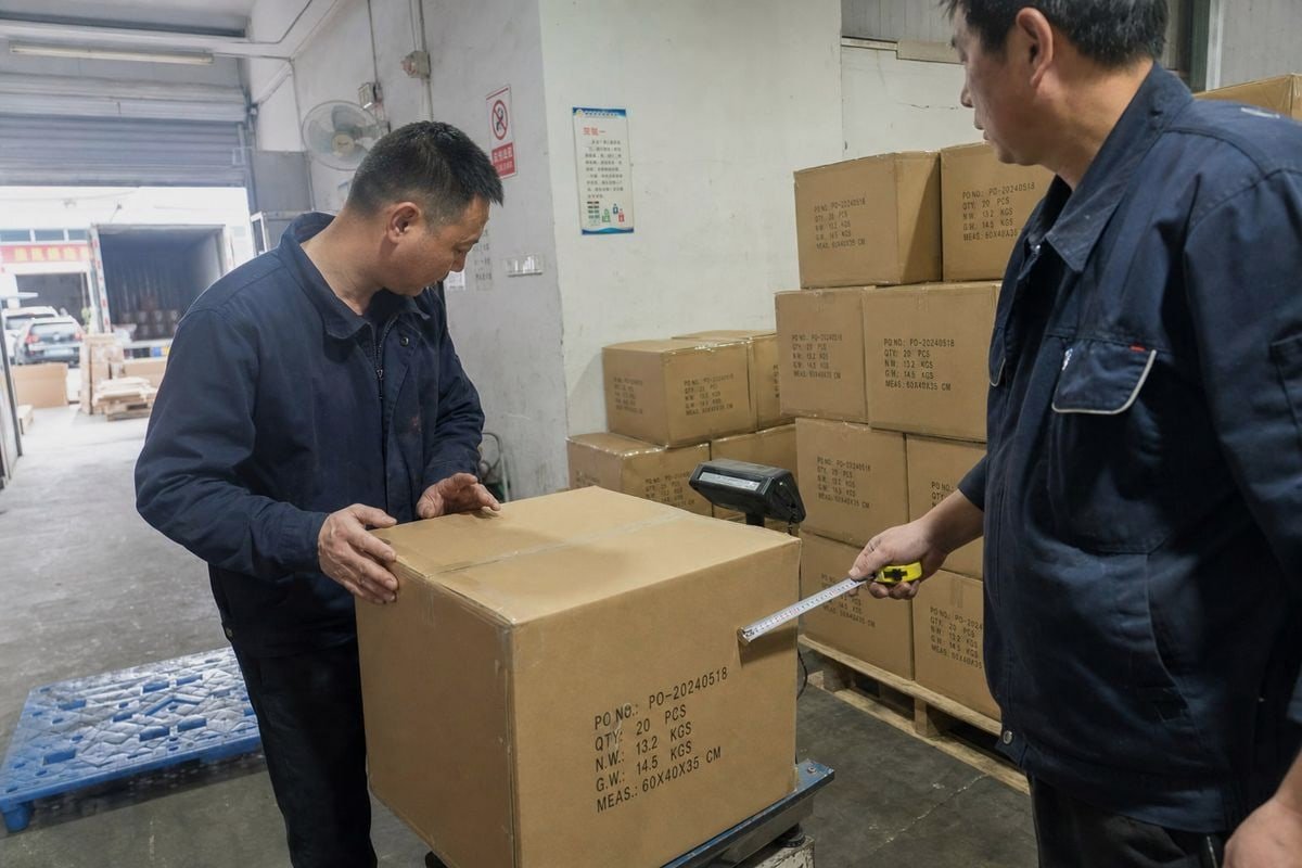 Packing List Essentials Detailed packing list with SKU, quantity and weight for smooth import clearance (ID#4)