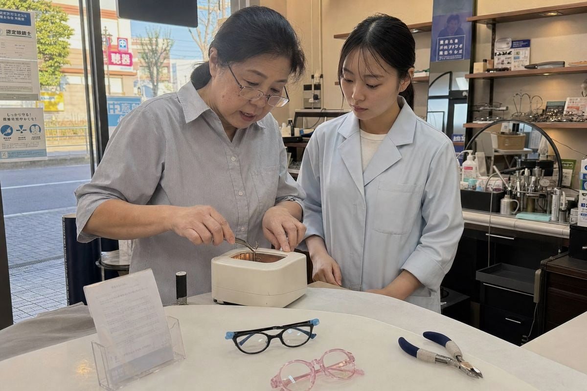 Store staff trained with proper tools and technique to fit kids frames safely (ID#3)