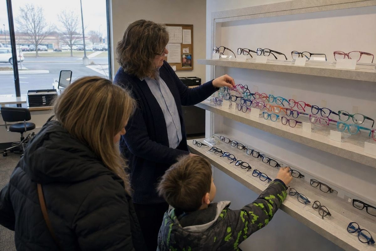 Stocking guide for kids optical frames across insurance and self-pay price tiers (ID#1)