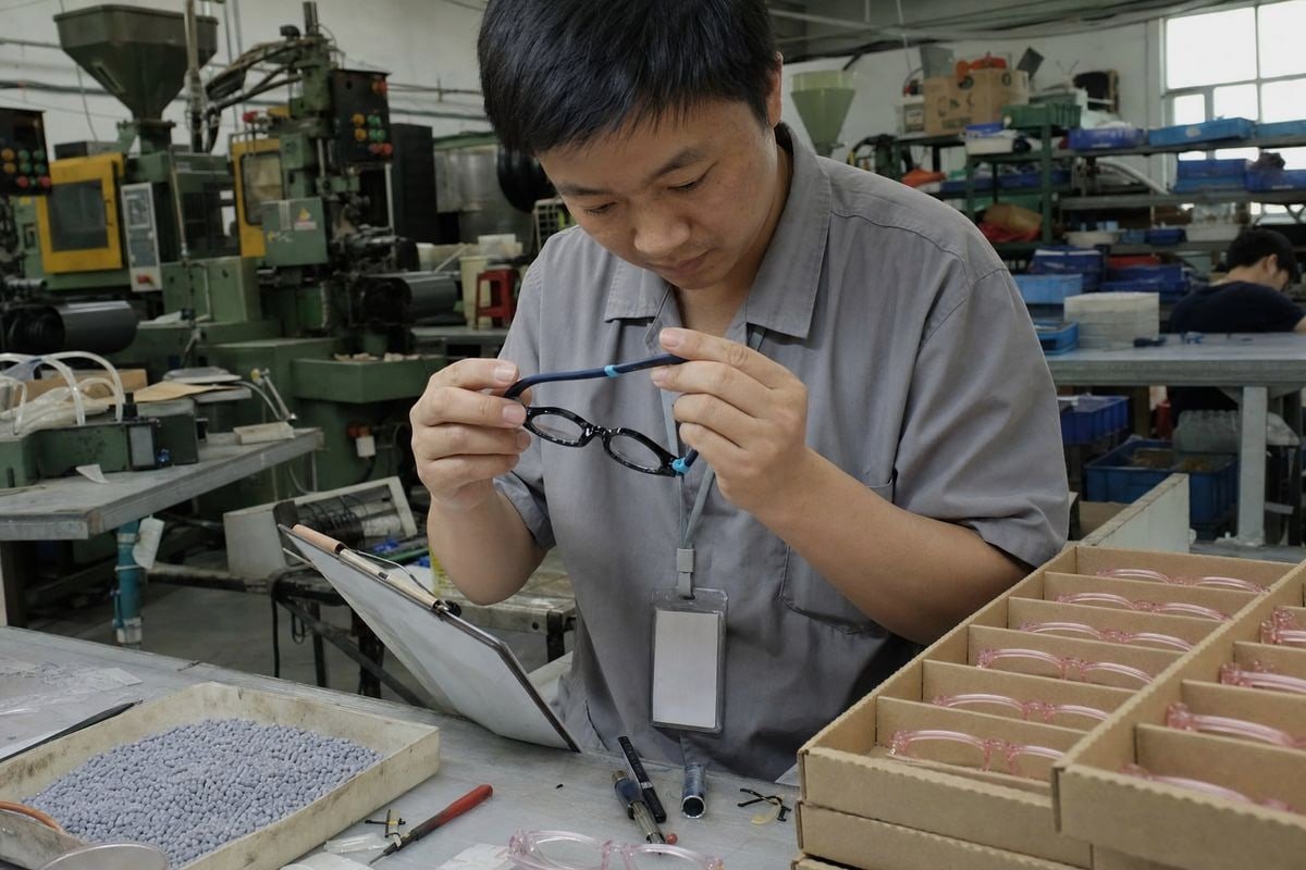 Finding Reliable Manufacturing Partners Choosing a factory partner with flexible materials and OEM support for insurance-friendly kids frames (ID#3)