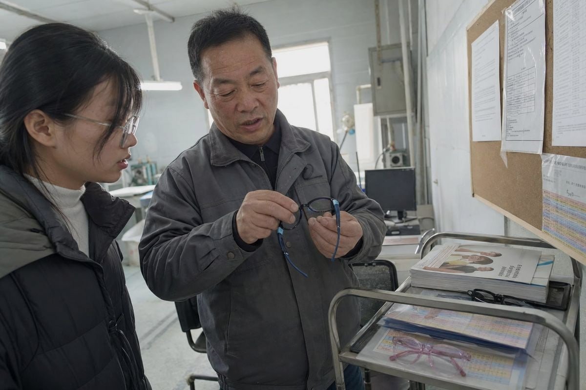 Checklist of fitting training materials to request from optical frame suppliers (ID#2)