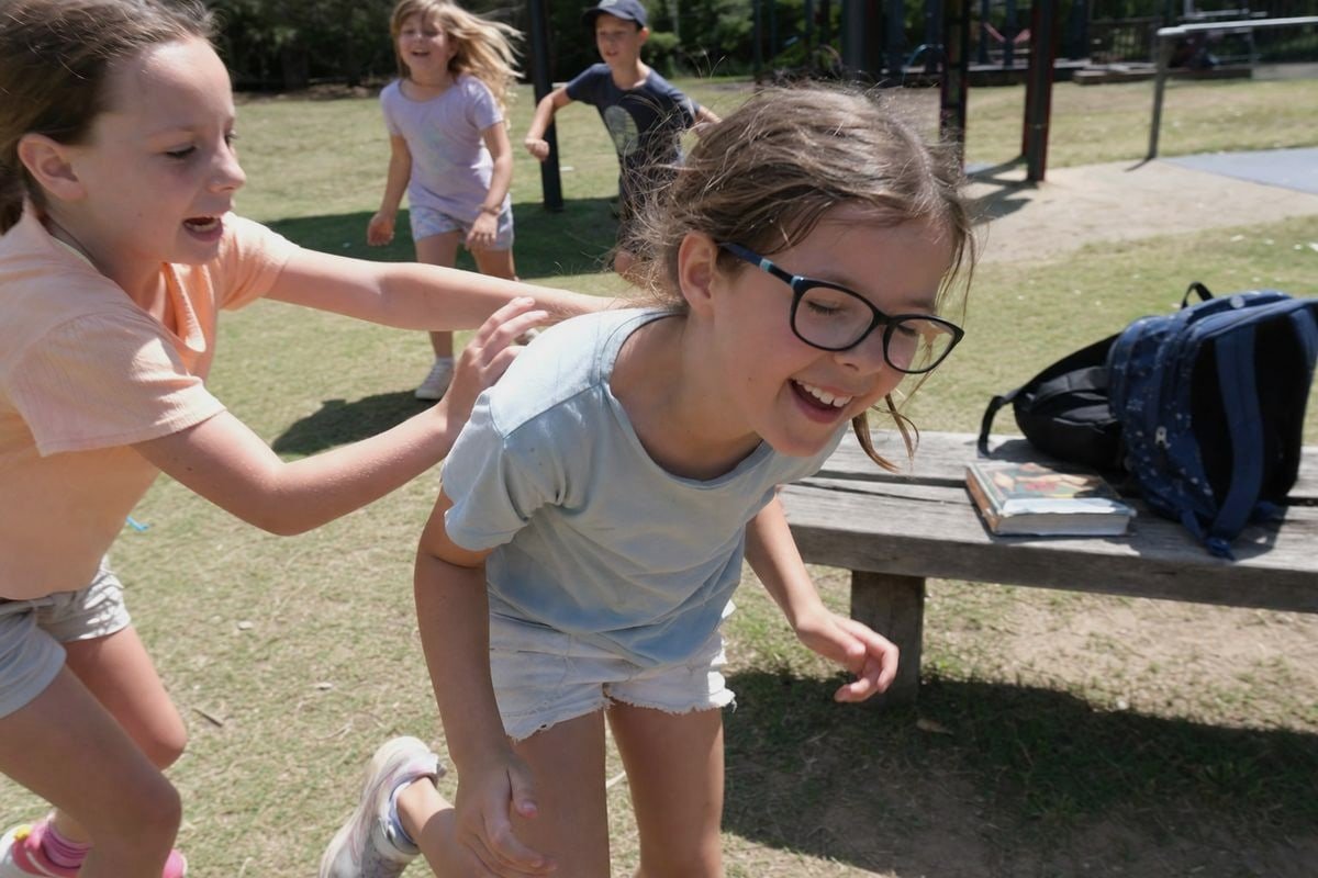 Flexible TR90 and TPEE materials that reduce breakage in children's eyewear frames (ID#4)