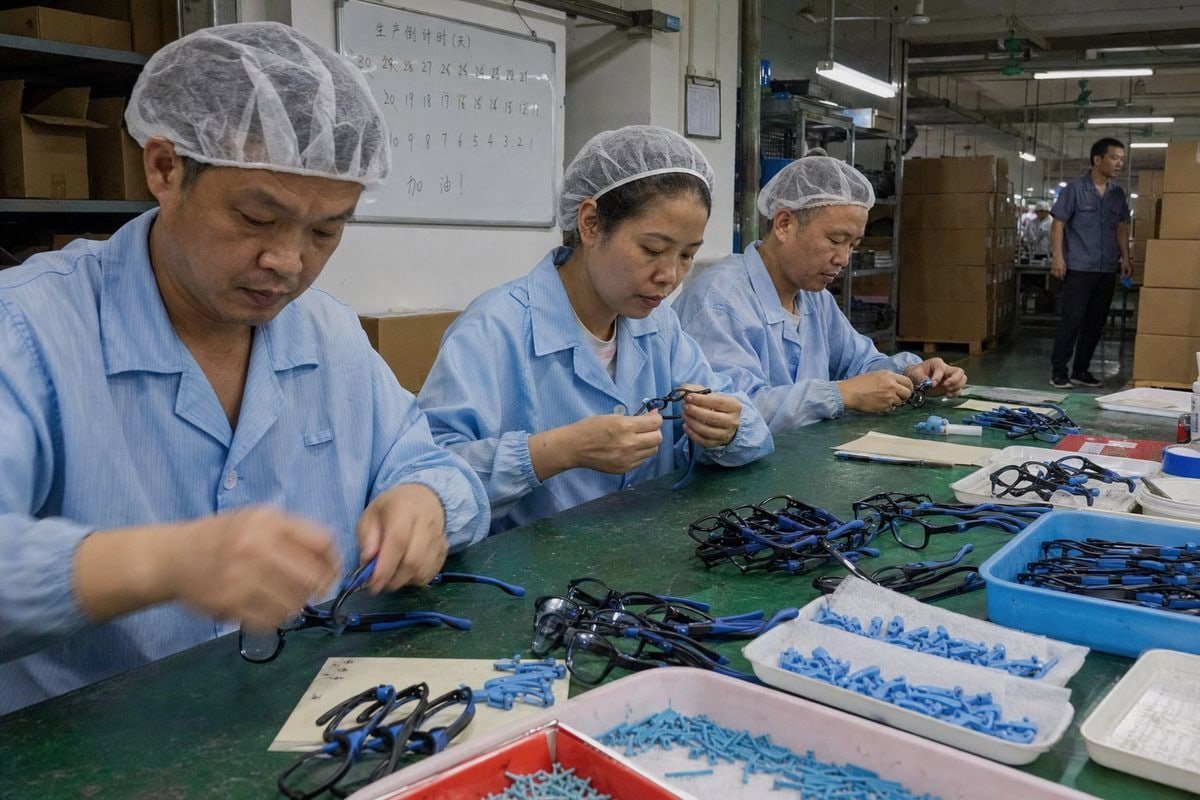OEM Factory Lead Times OEM/ODM factory lead times for scheduling rolling replenishment shipments in peak season (ID#3)