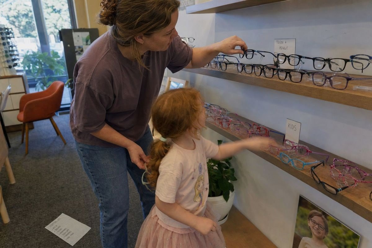 Shelf Space Allocation Balanced 40-60% shelf space split between private-label and licensed kids' eyewear brands (ID#2)