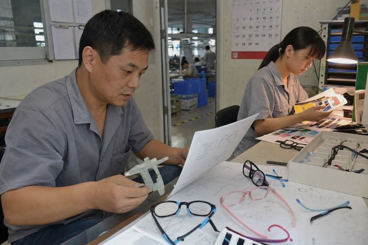 Avoiding style clashes with licensed brands when sourcing kids optical frames (ID#1)