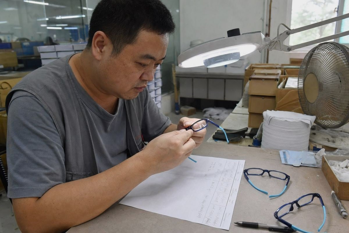 Avoiding Lens Groove Defects Correct groove specs prevent lens pop-out and preserve myopia control optics (ID#3)