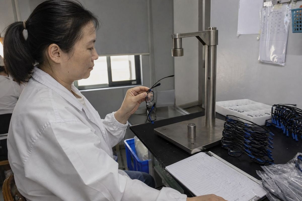 Lens Retention Testing Verifying secure lens fit under stress with shake test and impact resistance checks (ID#3)