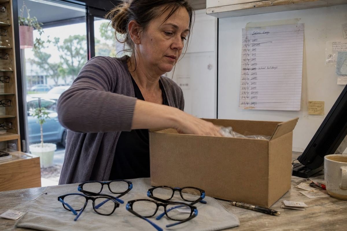 Sales returns timeline covering kids optical frames procurement investment cost (ID#1)