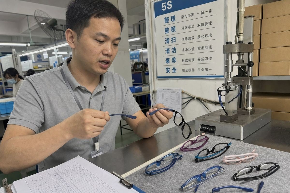 TR90 and TPEE Materials TR90 and TPEE material benefits explained in clinical terms optometrists trust (ID#2)