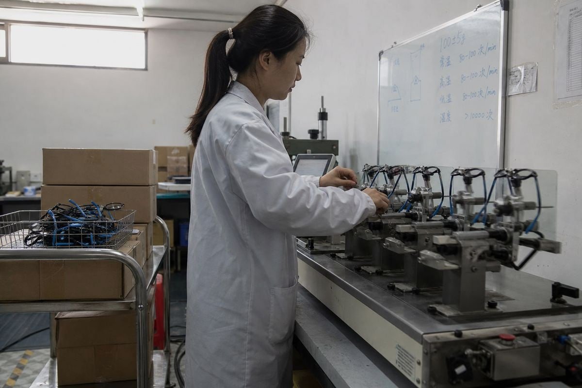 Comparing elastic rebound test reports across eyewear factories using ISO 12870 standard criteria (ID#4)