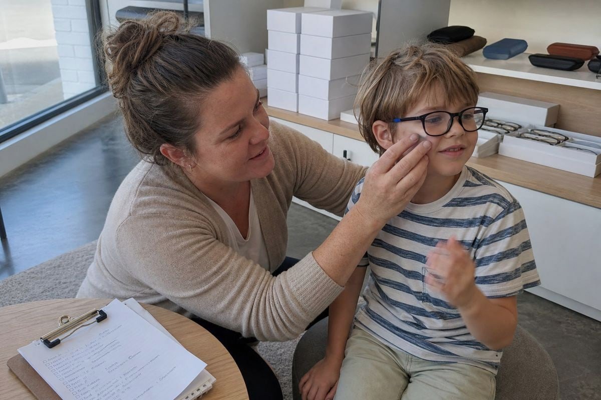 Testing Nose Pad Fit Testing nose pad fit on real children before confirming bulk frame production orders (ID#3)