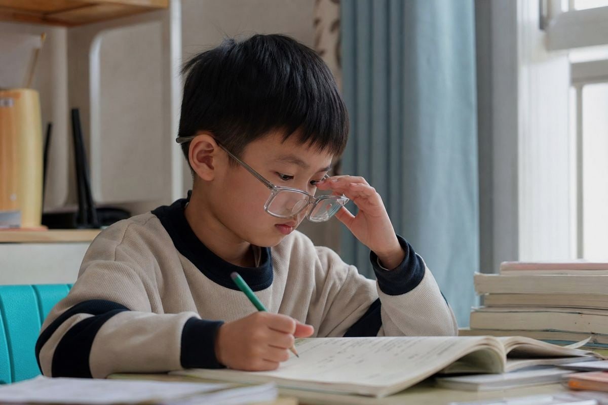 Properly fitted children's optical frames better than sized up (ID#1)