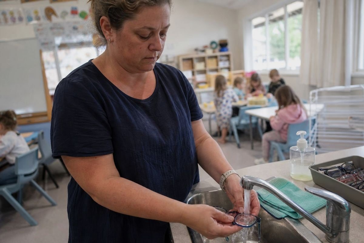 Guide to safely disinfecting kids' optical frames in schools and kindergartens (ID#1)