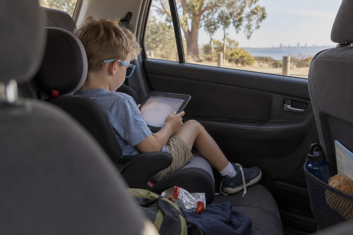Choosing polarized or non-polarized sunglasses to stand out with parents in target markets (ID#5)